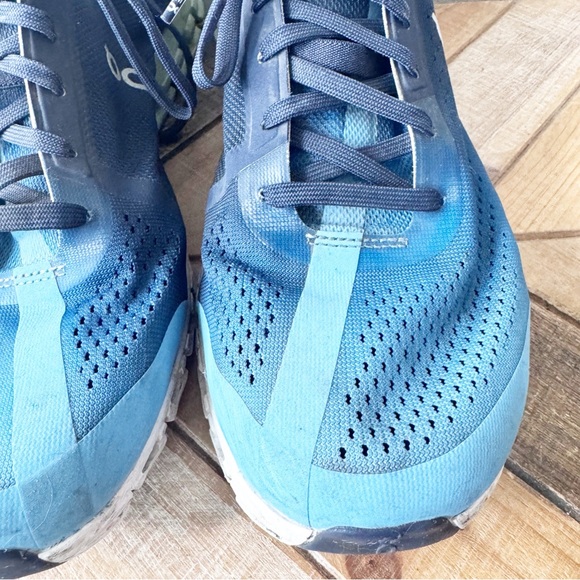 On Clouds Men's Navy and Light Blue Shoes - Picture 9 of 16